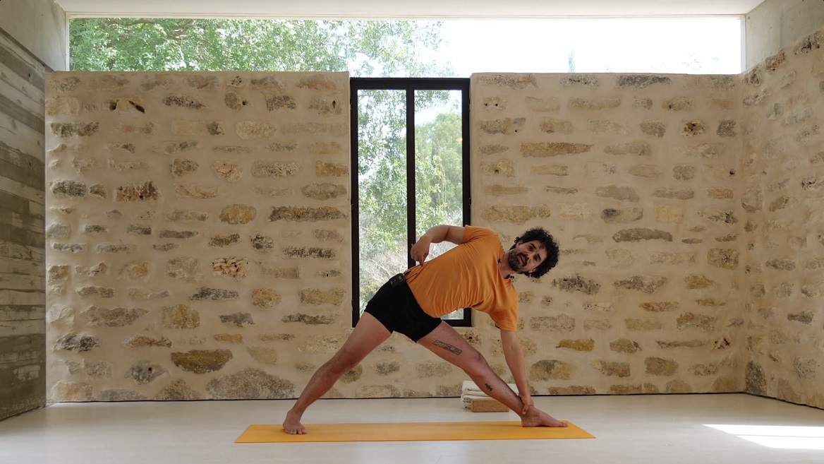 קורס איינגר יוגה למתחילים- שיעור שני